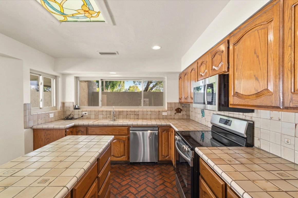 Property represented by Blondie Realtor: 1756 W Echo Ln, Phoenix, AZ 85021